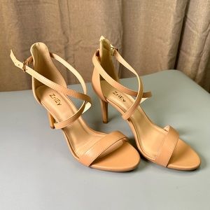 ZriEy Tan heels